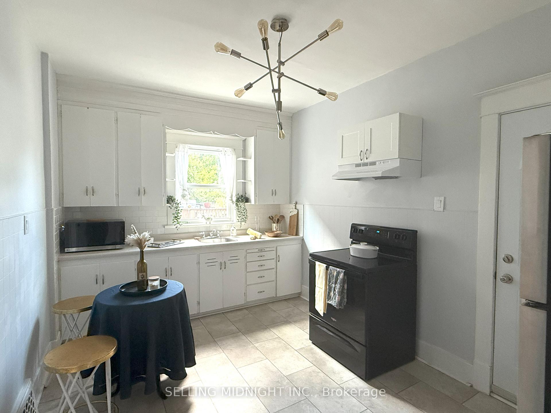 Photo 11 of 5341 Bridge Street, Niagara Falls, Downtown — HOMEH