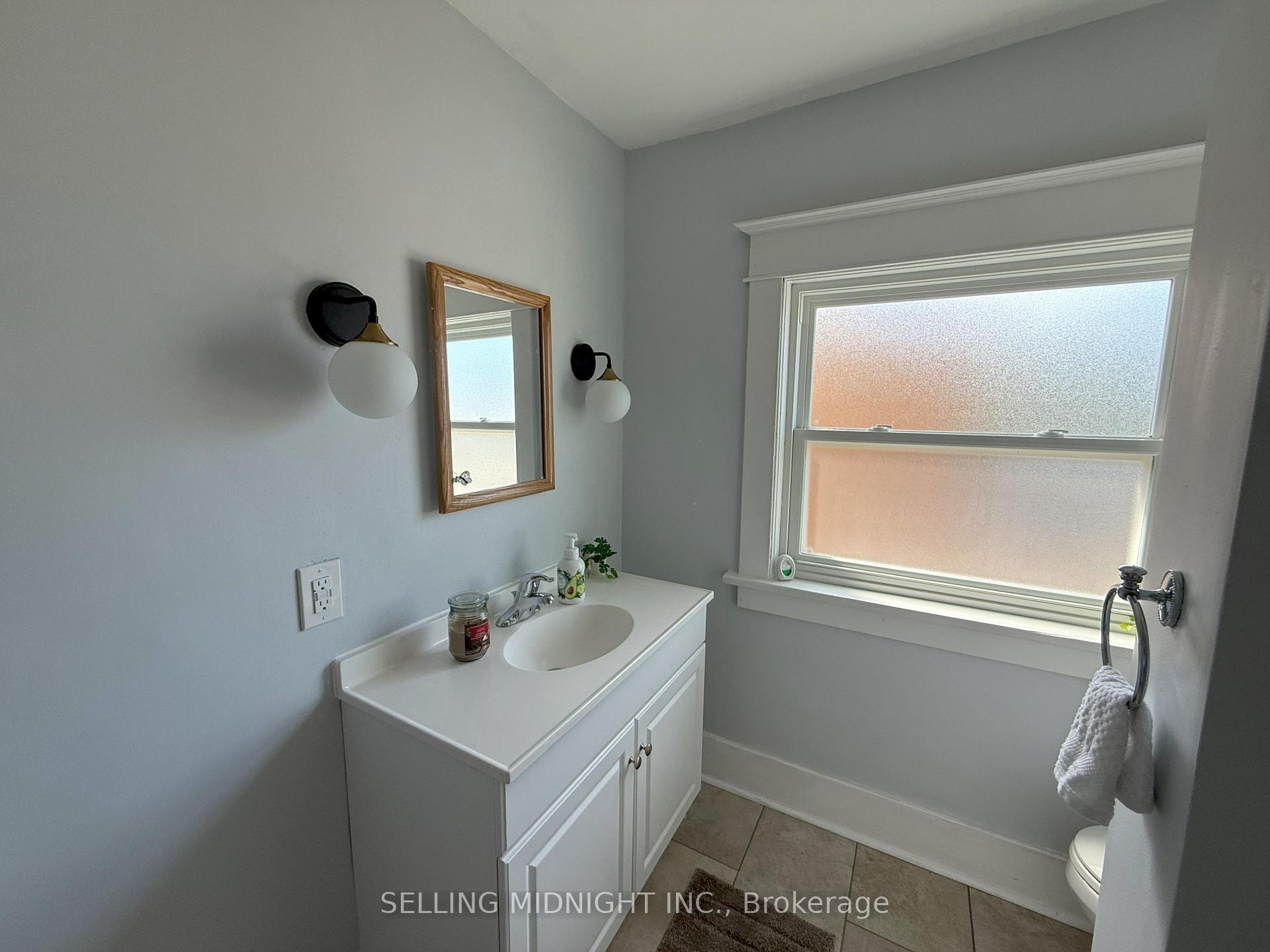 Photo 19 of 5341 Bridge Street, Niagara Falls, Downtown — HOMEH