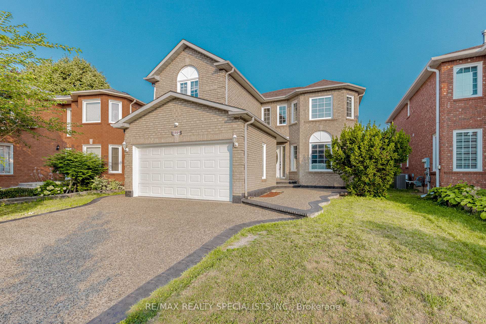 Front of 5989 Aquarius Court