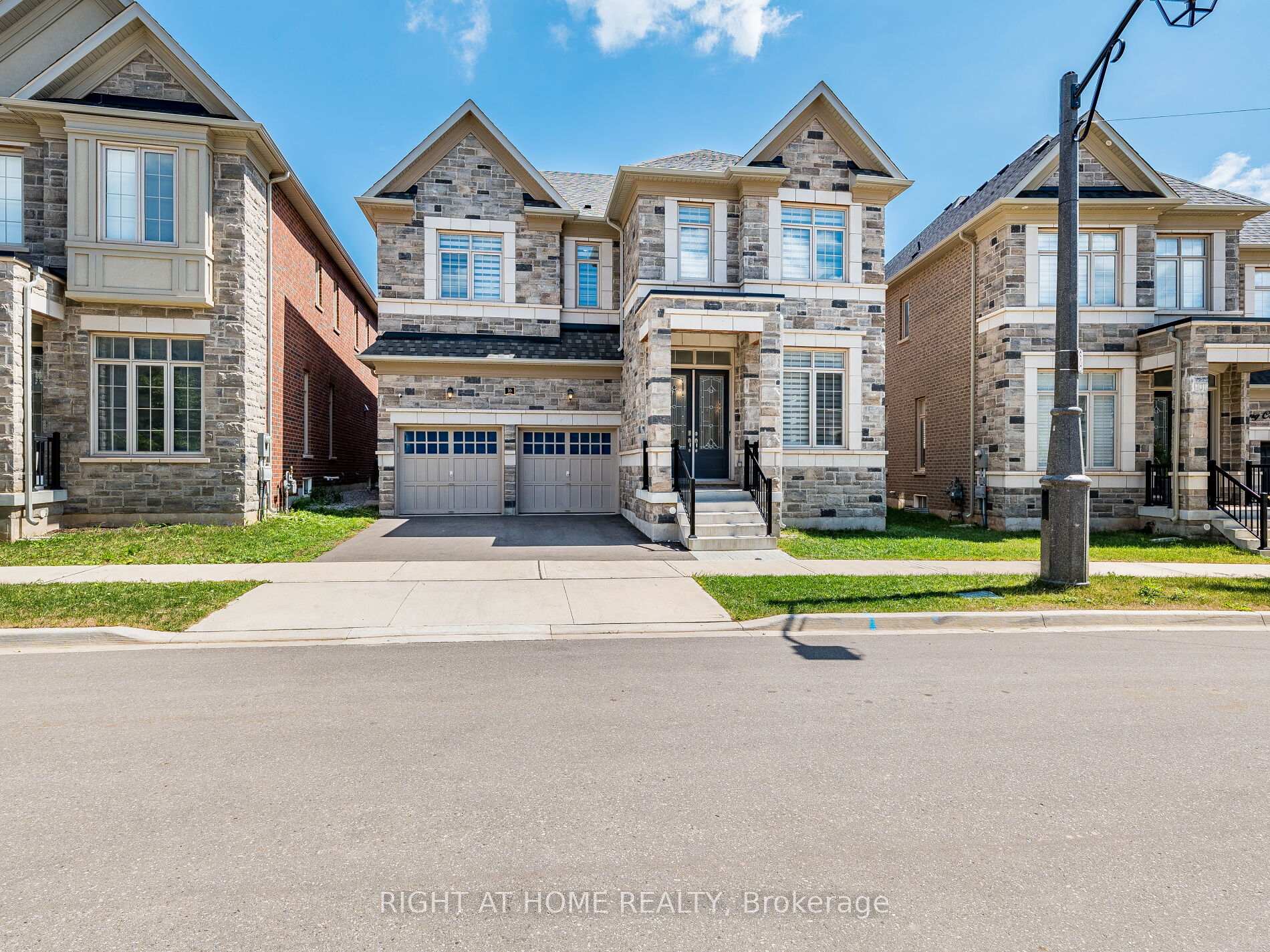 Photo 3 of 16 Charing Cross Gate, Oakville, Glenorchy — HOMEH
