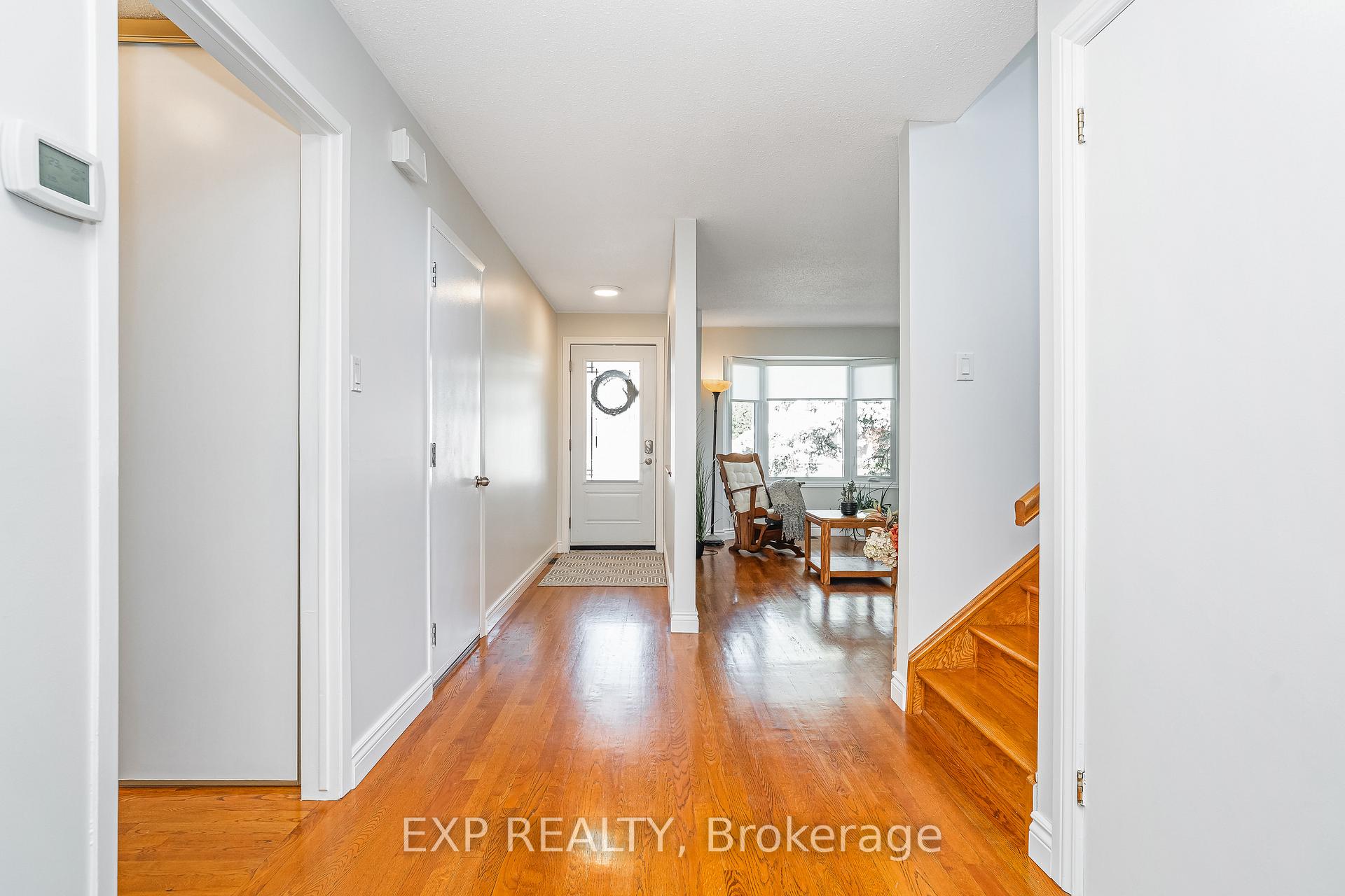 Photo 2 of 6084A Vineyard Drive, Ottawa, Convent Glen — HOMEH