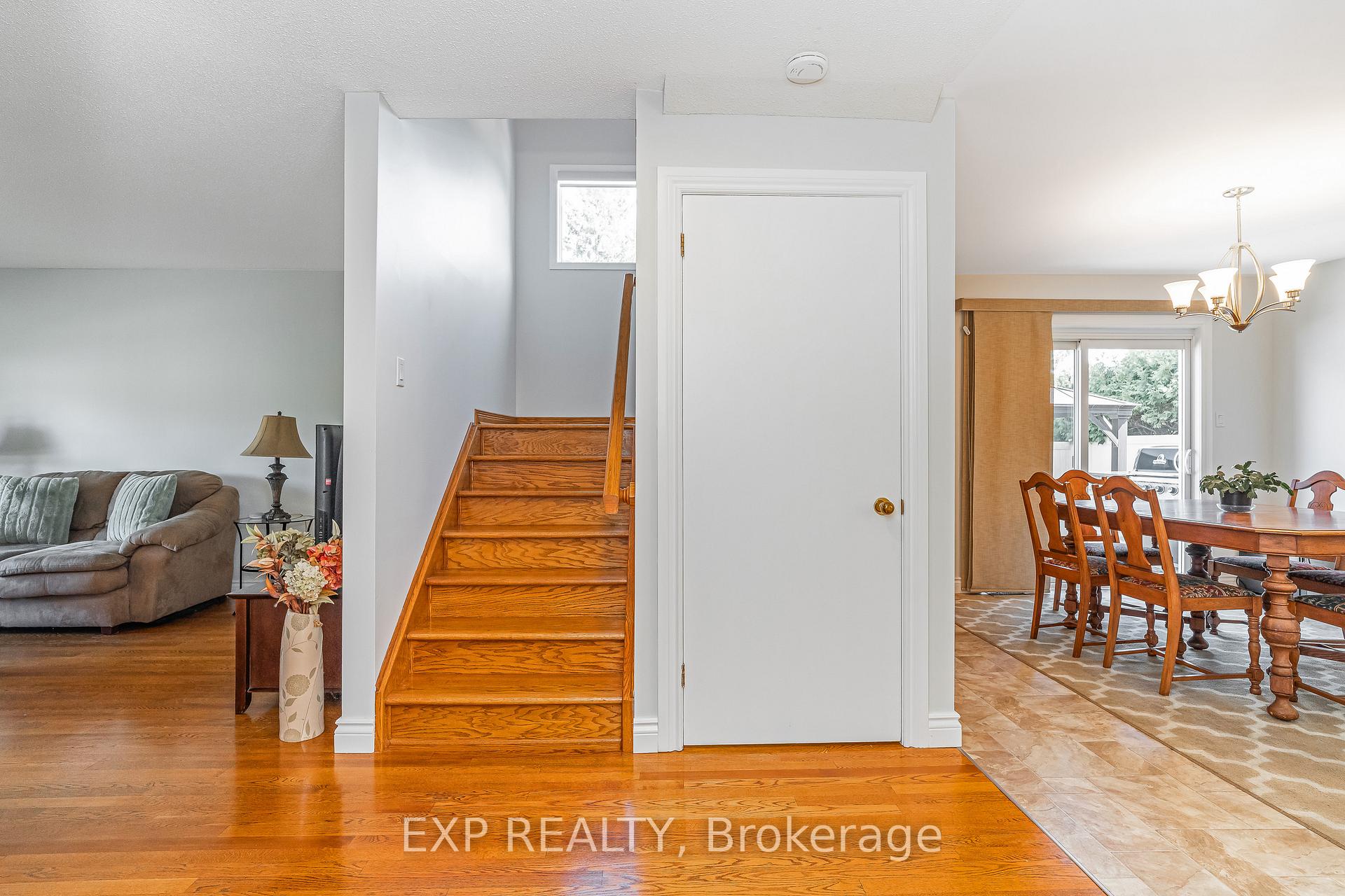 Photo 9 of 6084A Vineyard Drive, Ottawa, Convent Glen — HOMEH