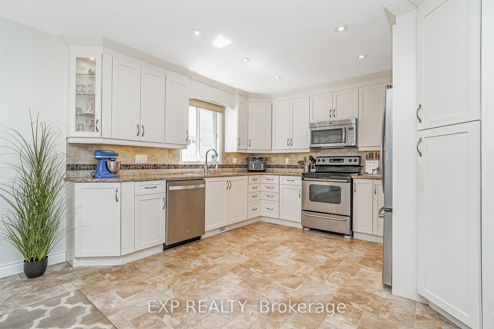 Photo 13 of 6084A Vineyard Drive, Ottawa, Convent Glen — HOMEH