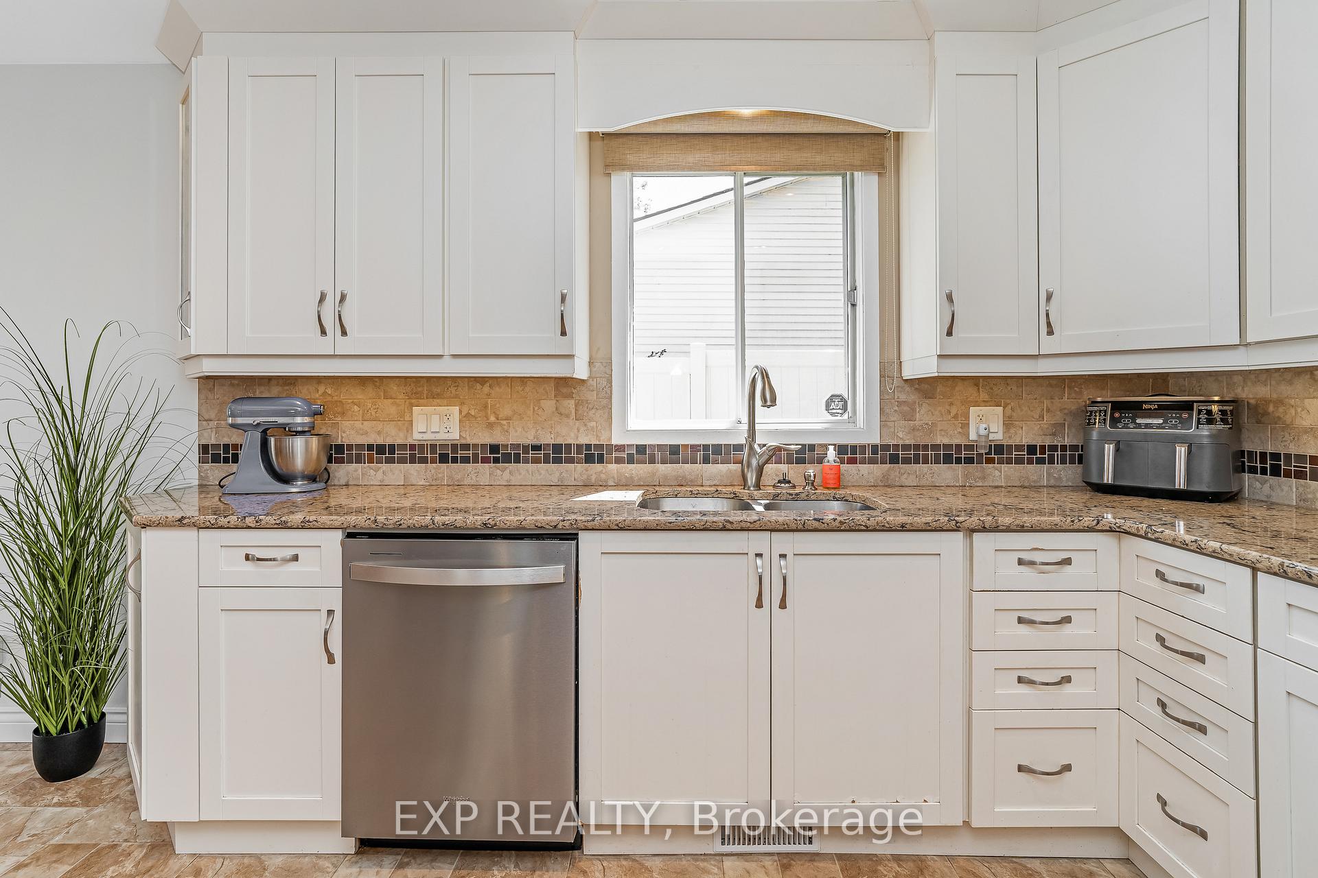 Photo 17 of 6084A Vineyard Drive, Ottawa, Convent Glen — HOMEH