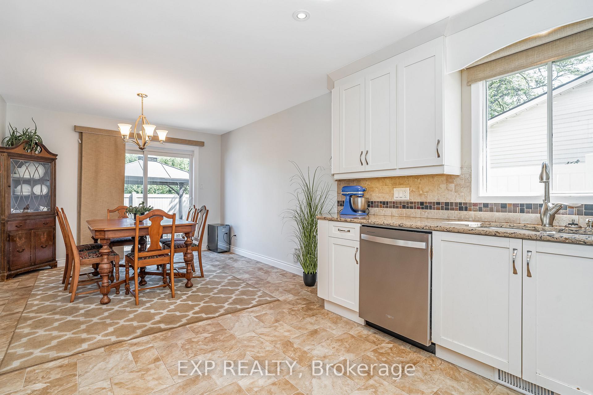 Photo 18 of 6084A Vineyard Drive, Ottawa, Convent Glen — HOMEH