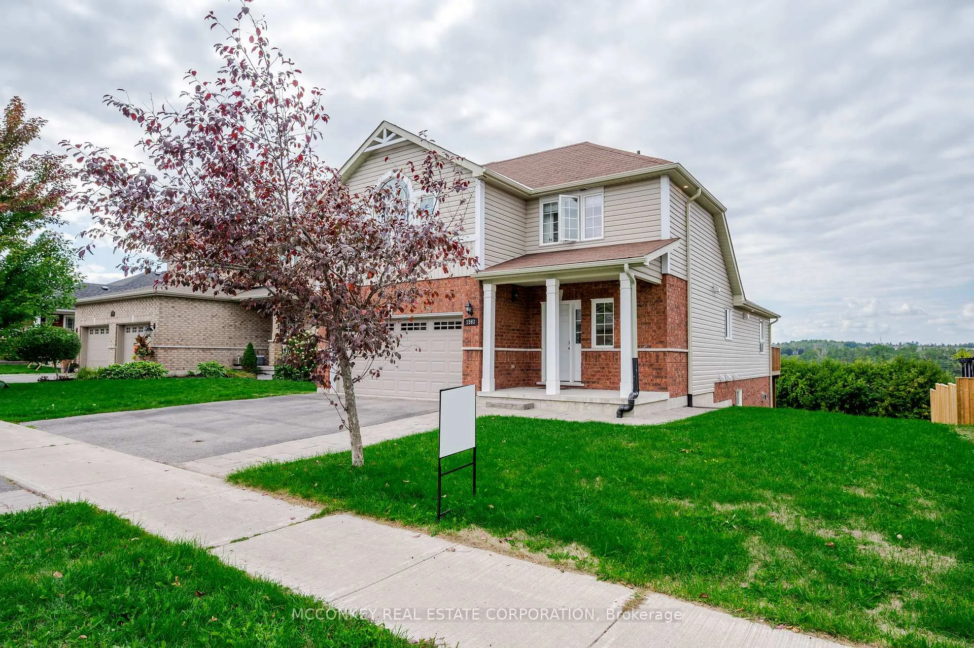 Photo 2 of 1563 Scollard Crescent, Peterborough, Ashburnham Ward 4 — HOMEH