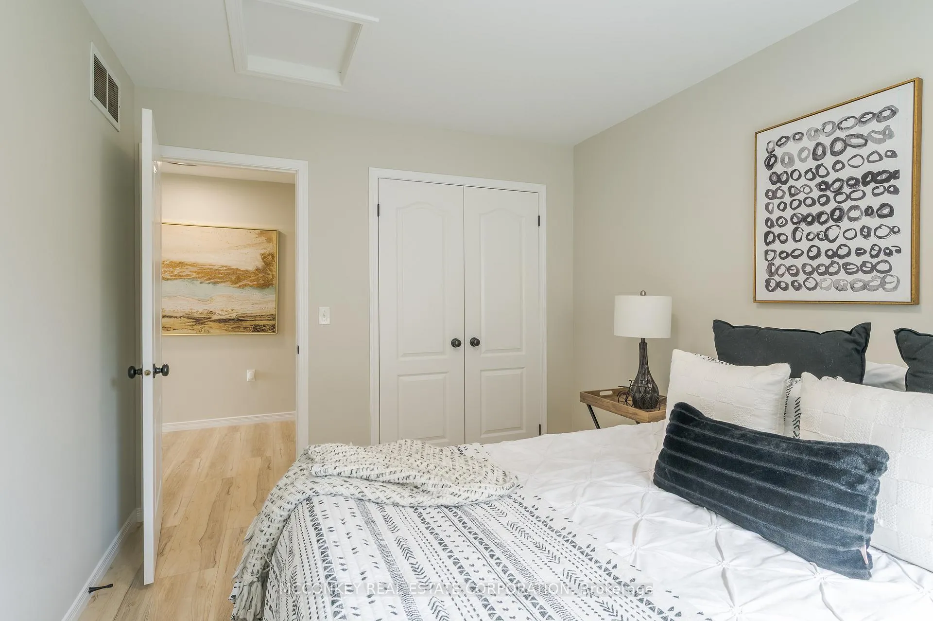 Photo 14 of 1563 Scollard Crescent, Peterborough, Ashburnham Ward 4 — HOMEH