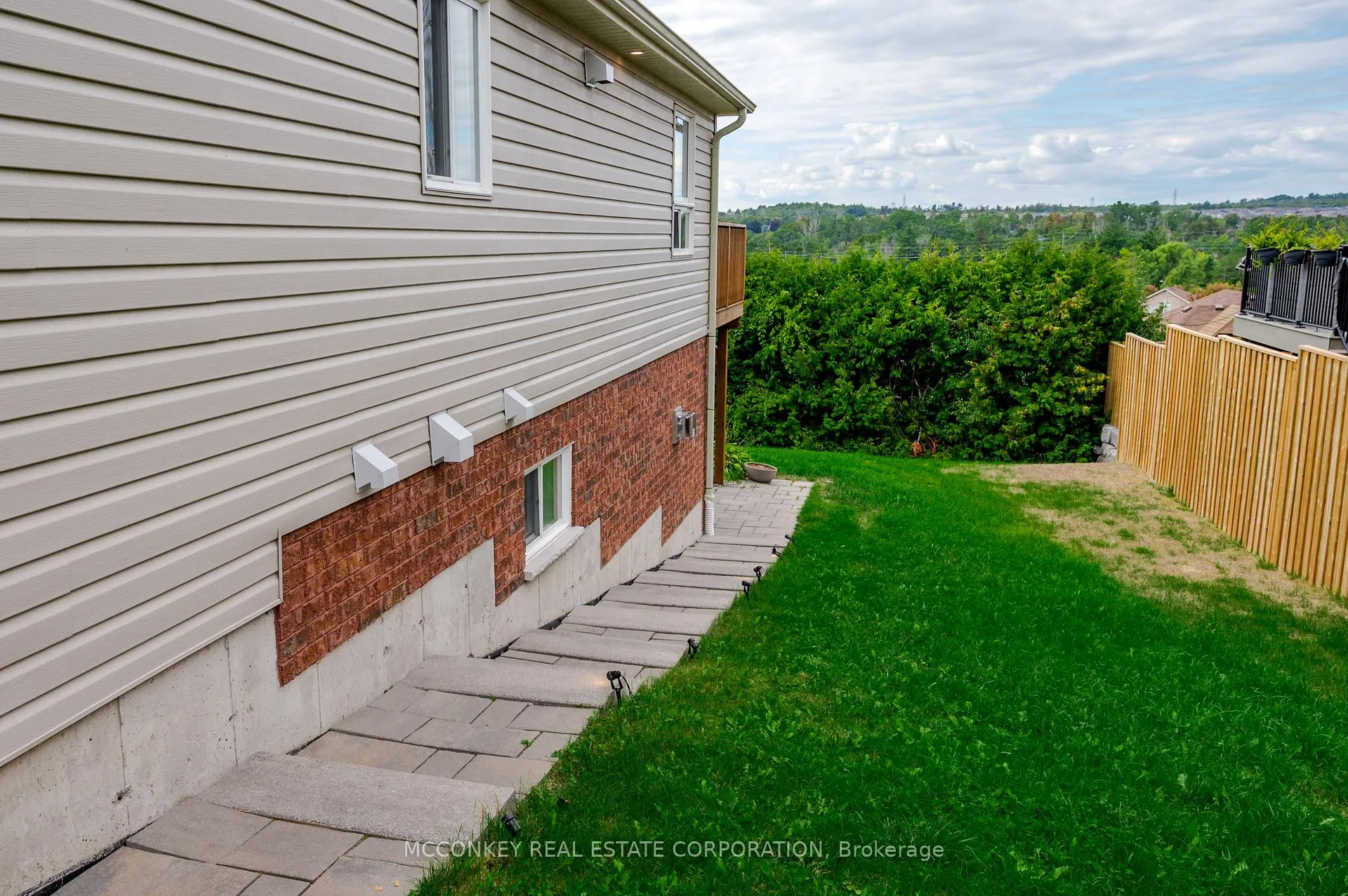 Photo 23 of 1563 Scollard Crescent, Peterborough, Ashburnham Ward 4 — HOMEH