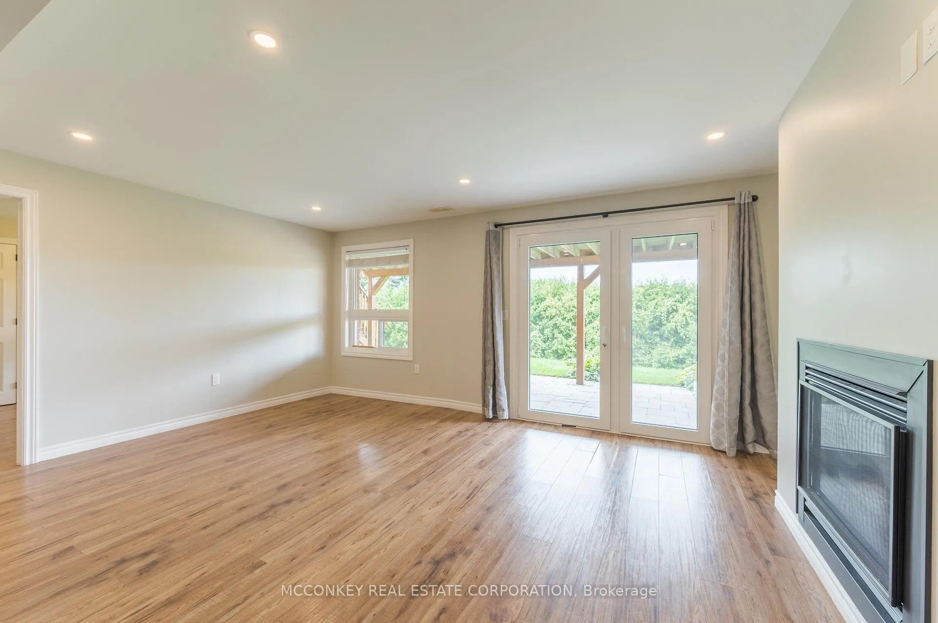 Photo 27 of 1563 Scollard Crescent, Peterborough, Ashburnham Ward 4 — HOMEH