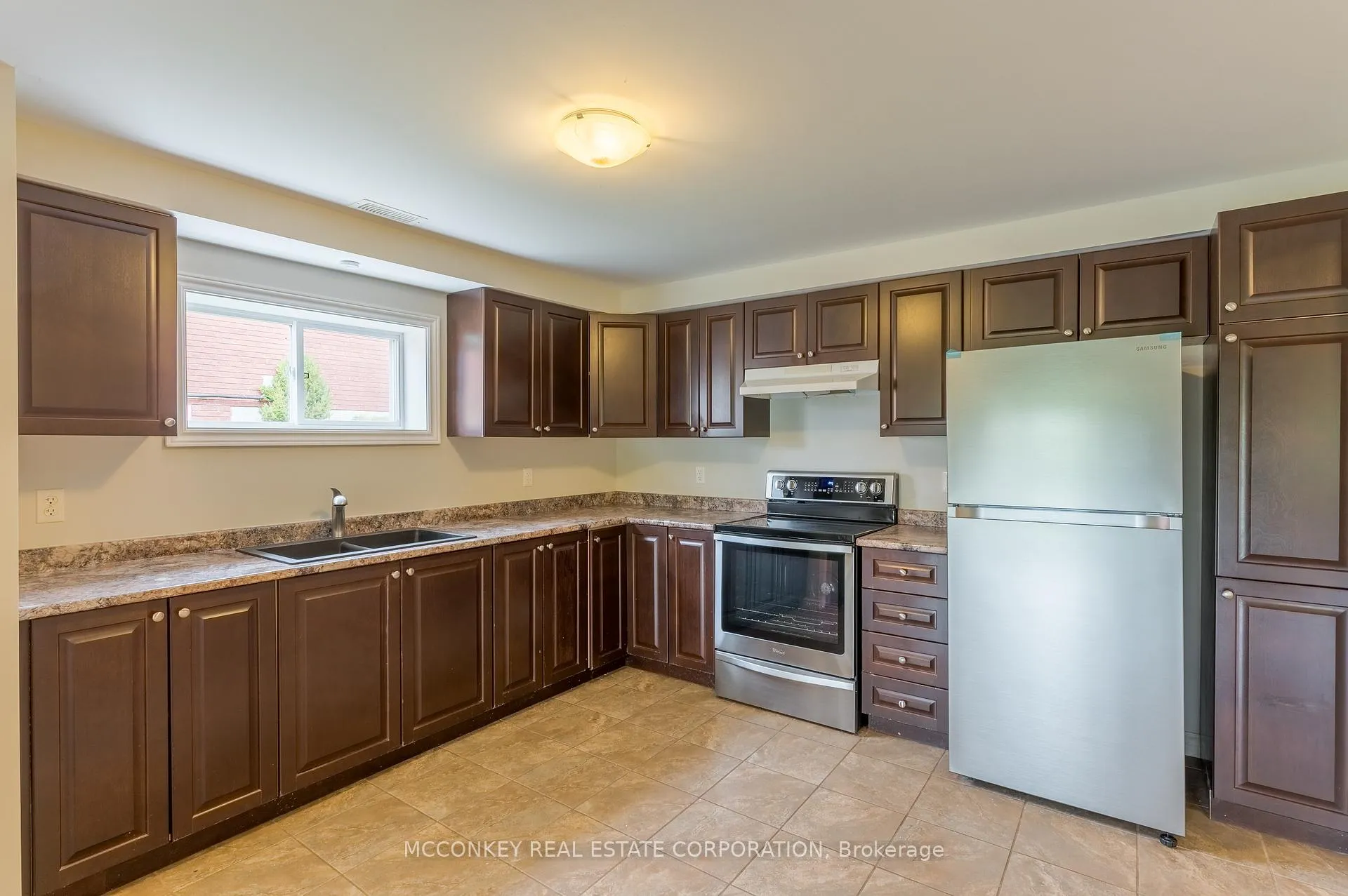 Photo 30 of 1563 Scollard Crescent, Peterborough, Ashburnham Ward 4 — HOMEH