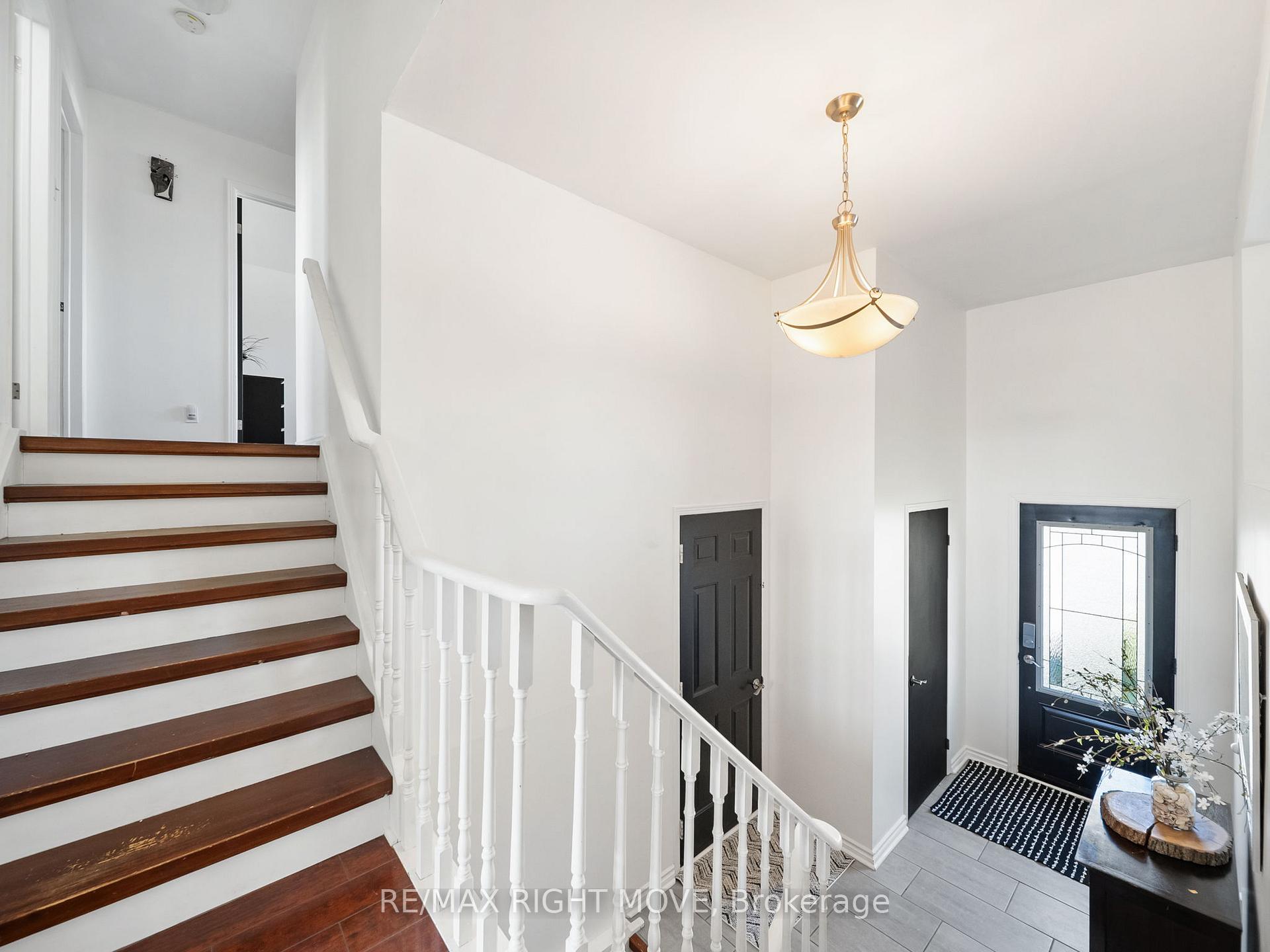 Photo 7 of 2 Chestnut Place, Orillia — HOMEH