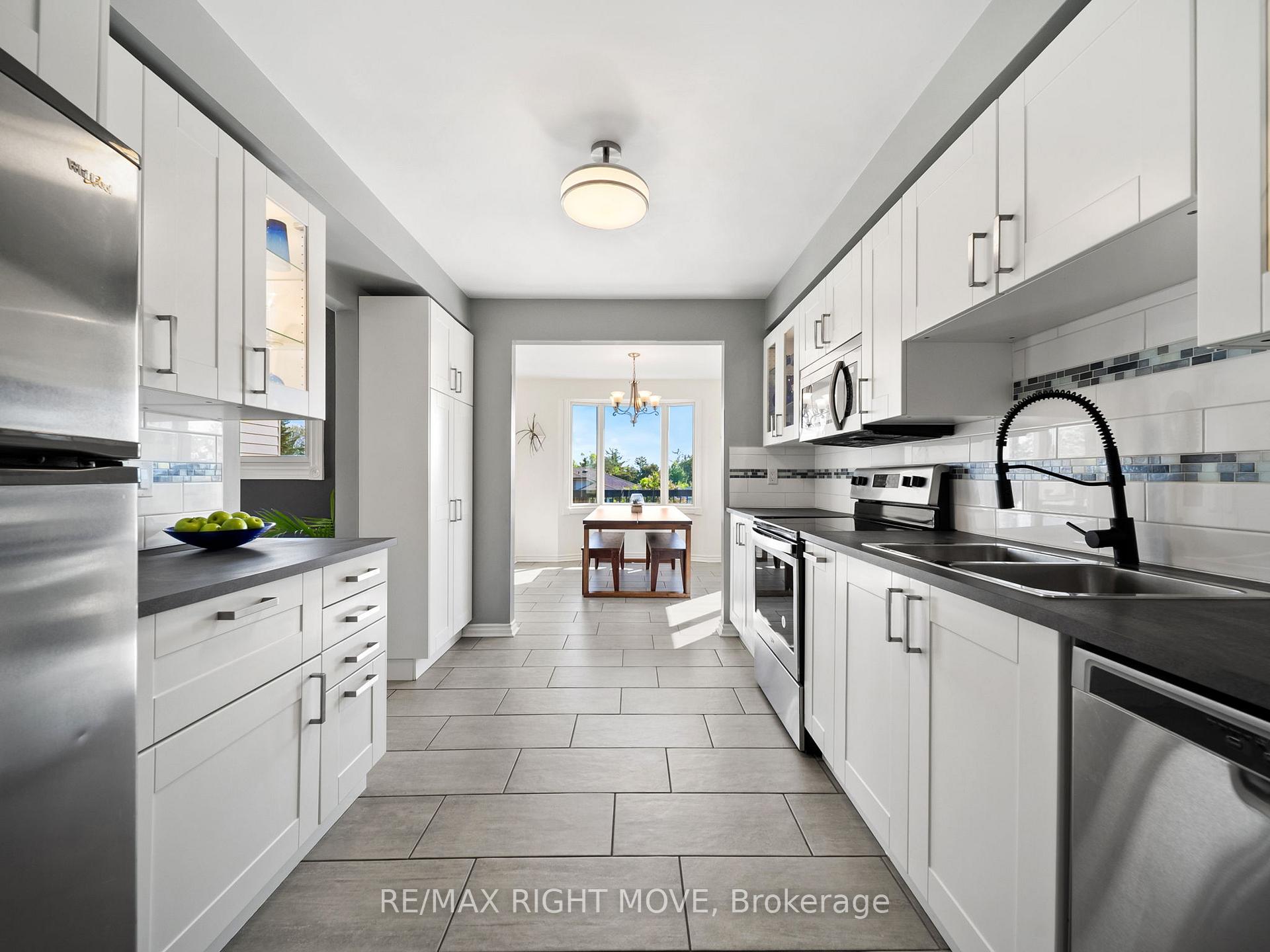 Photo 8 of 2 Chestnut Place, Orillia — HOMEH
