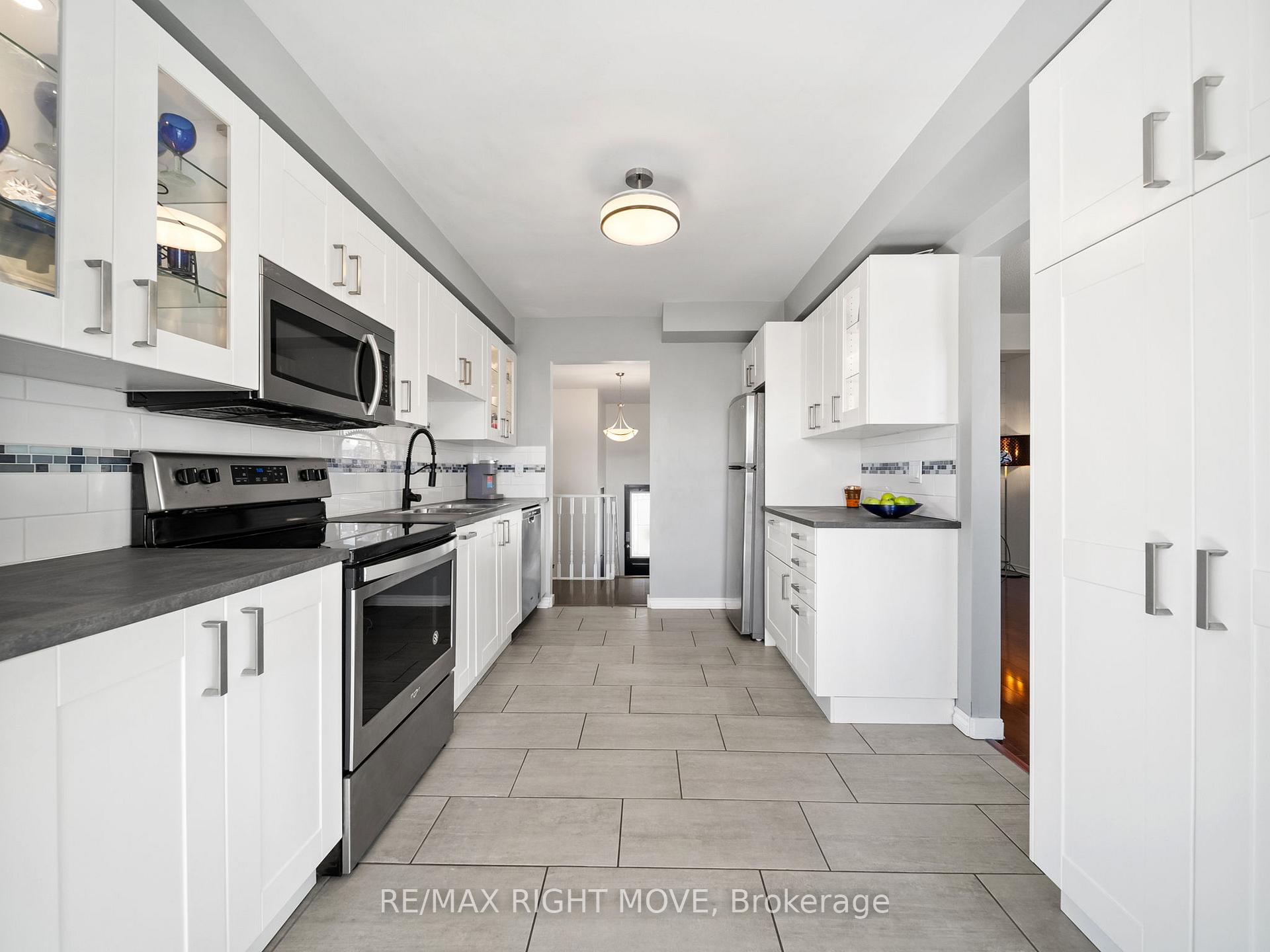 Photo 9 of 2 Chestnut Place, Orillia — HOMEH