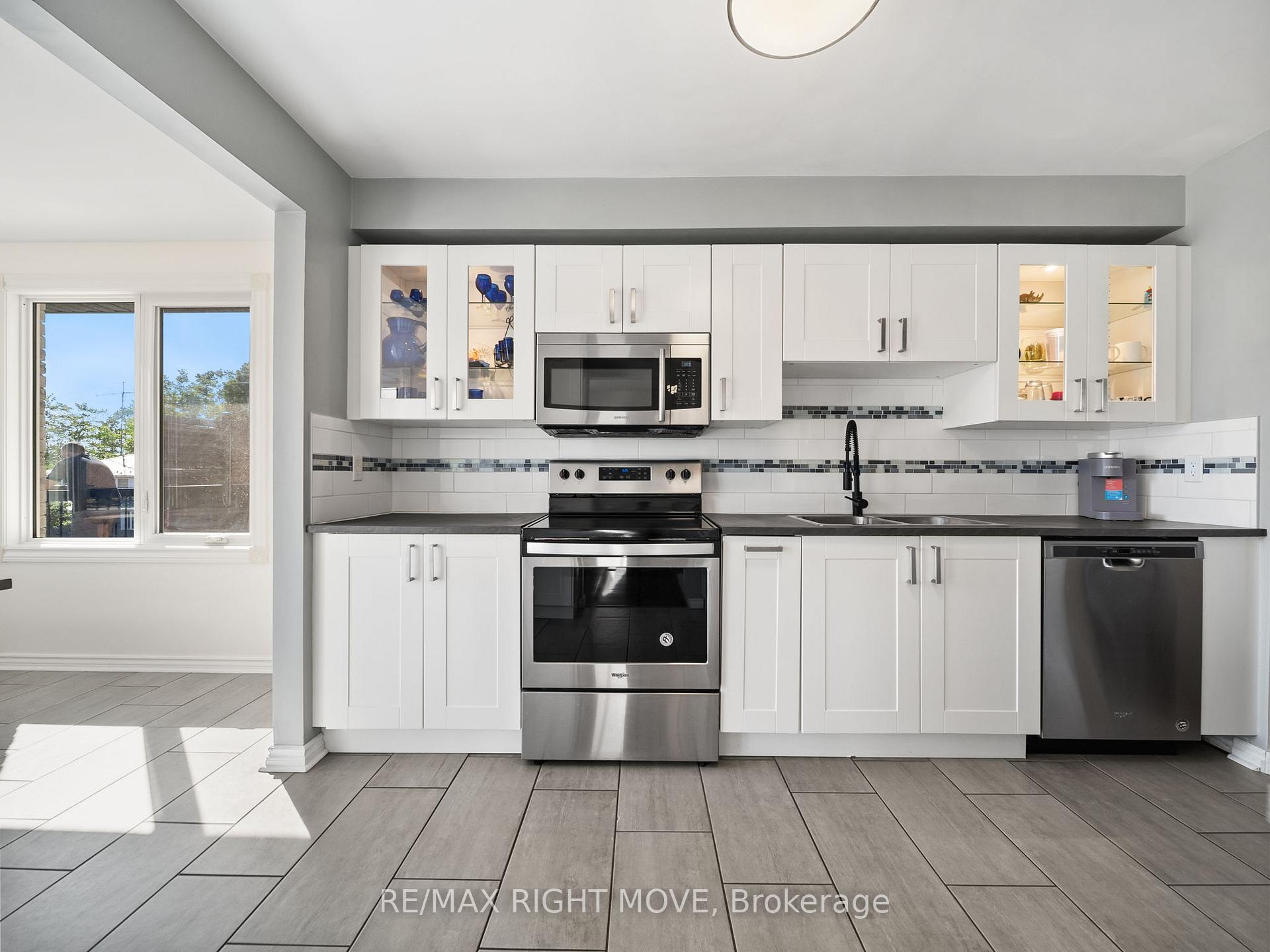 Photo 10 of 2 Chestnut Place, Orillia — HOMEH