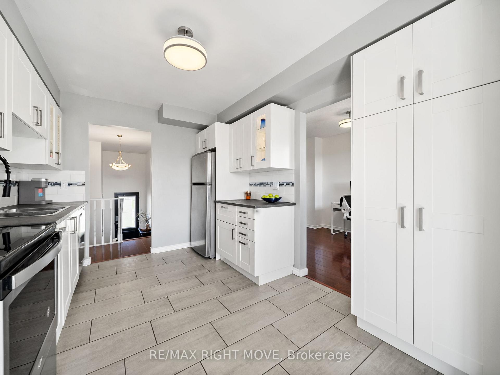Photo 11 of 2 Chestnut Place, Orillia — HOMEH