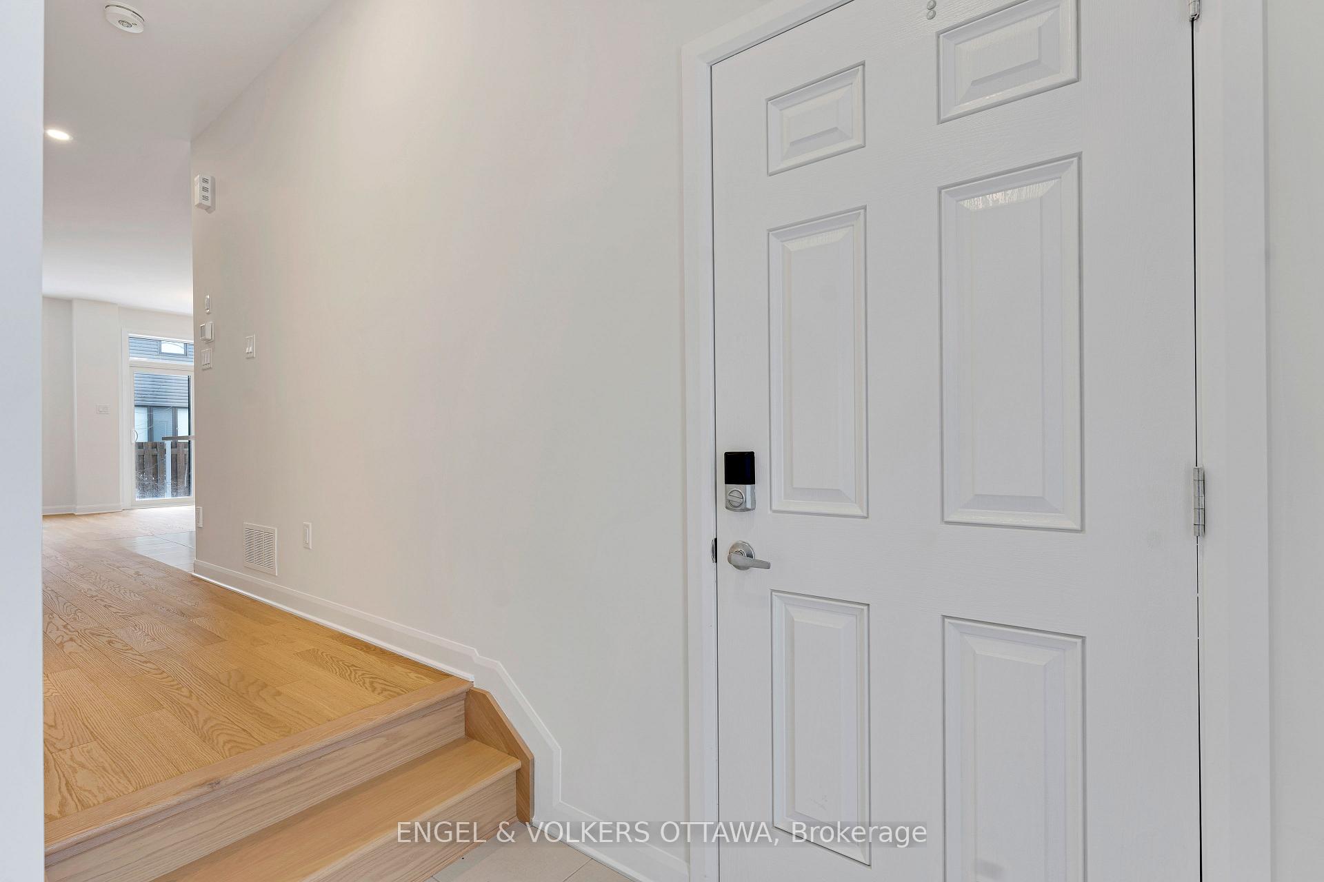 Photo 3 of 311 Establish Avenue, Ottawa, Avalon West — HOMEH