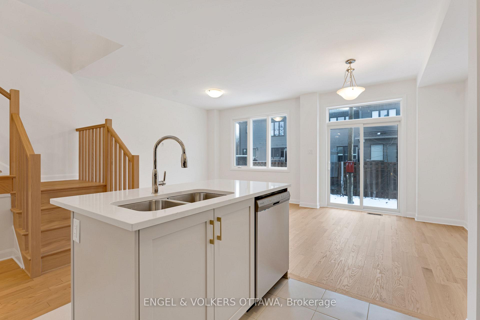 Photo 10 of 311 Establish Avenue, Ottawa, Avalon West — HOMEH