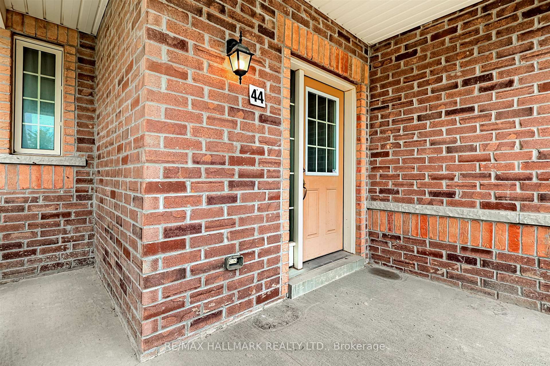 Photo 4 of 44 Strachan Trail, New Tecumseth, Rural New Tecumseth — HOMEH