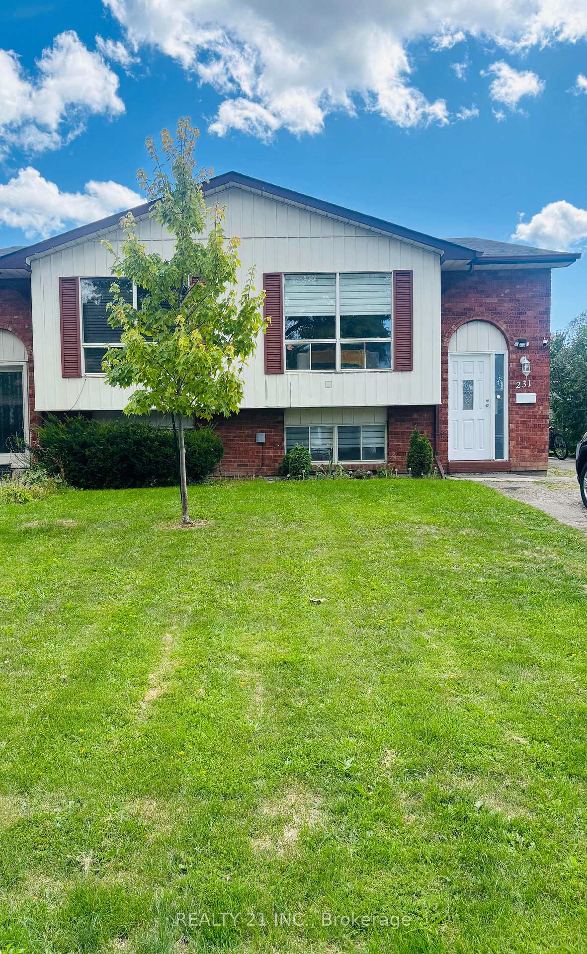 Front of 231 Medina Court