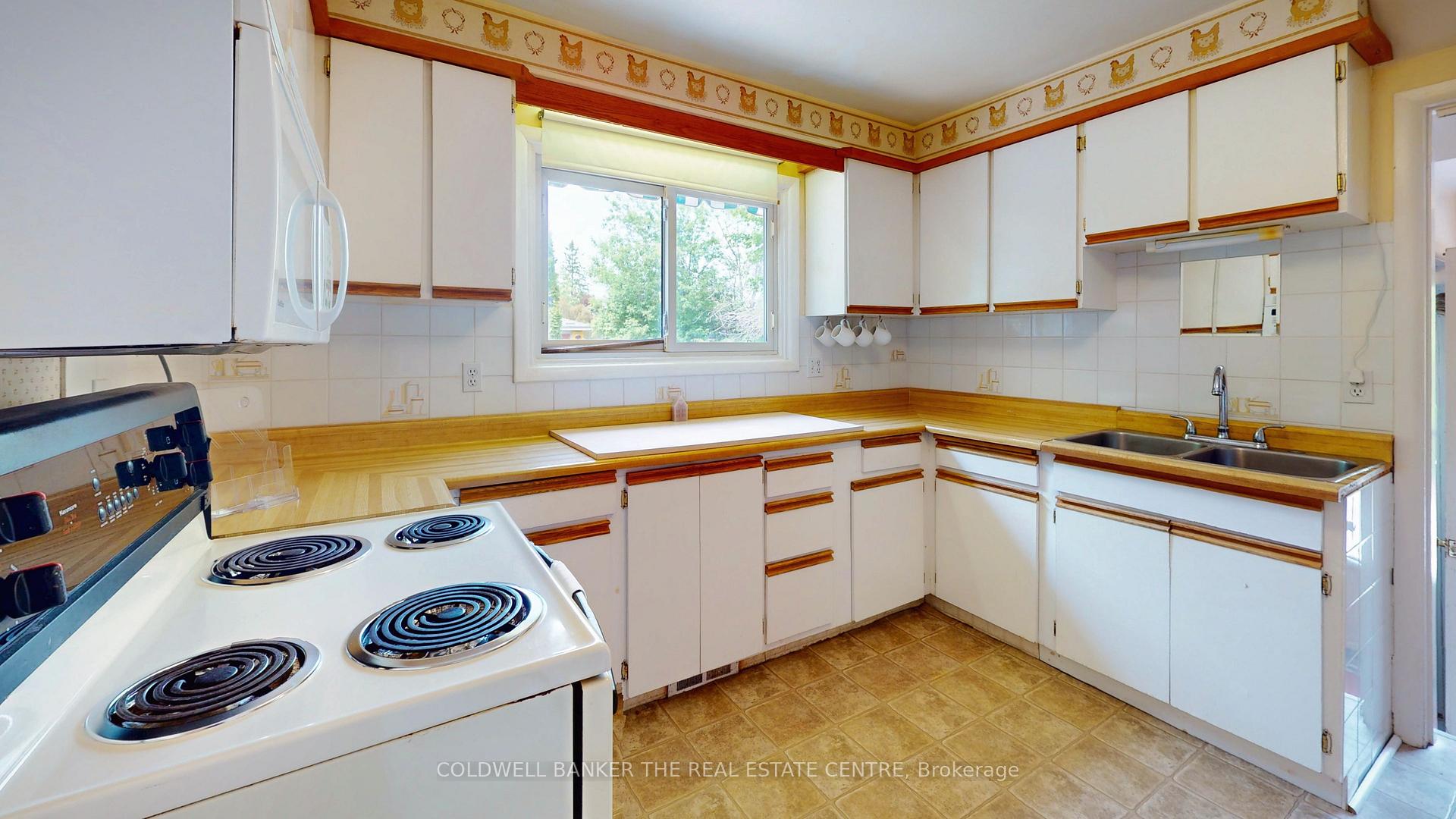 Photo 10 of 14 Francis Road, Orillia — HOMEH