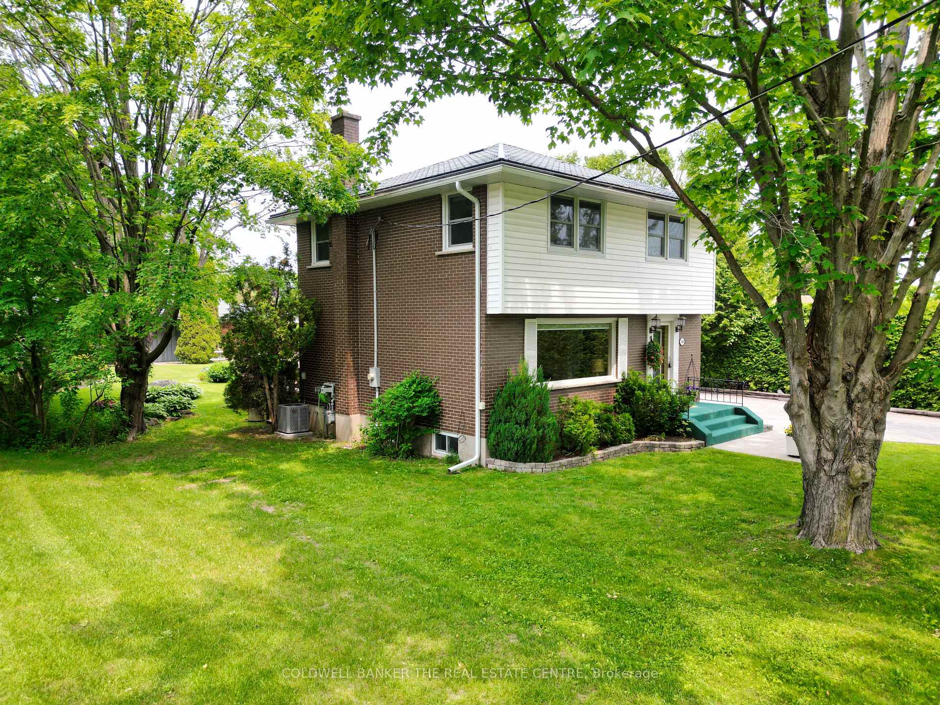 Photo 25 of 14 Francis Road, Orillia — HOMEH