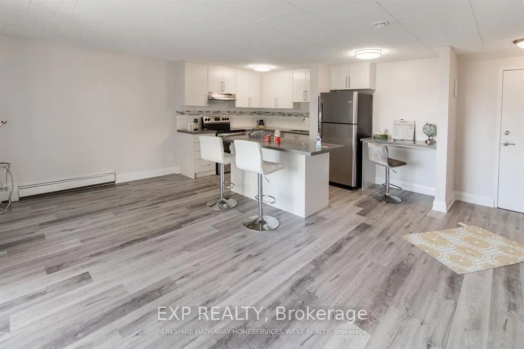 Photo 1 of Unit 8, 6287 O'neil Street, Niagara Falls, Stamford — HOMEH