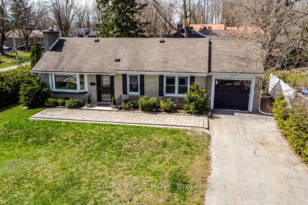 Photo 2 of 46 Dalton Crescent N, Orillia — HOMEH