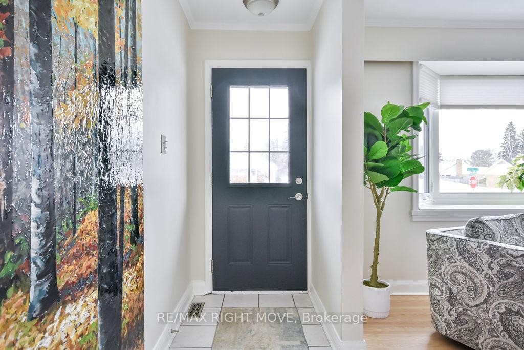 Photo 4 of 46 Dalton Crescent N, Orillia — HOMEH