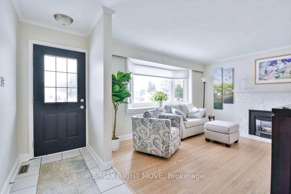 Photo 5 of 46 Dalton Crescent N, Orillia — HOMEH