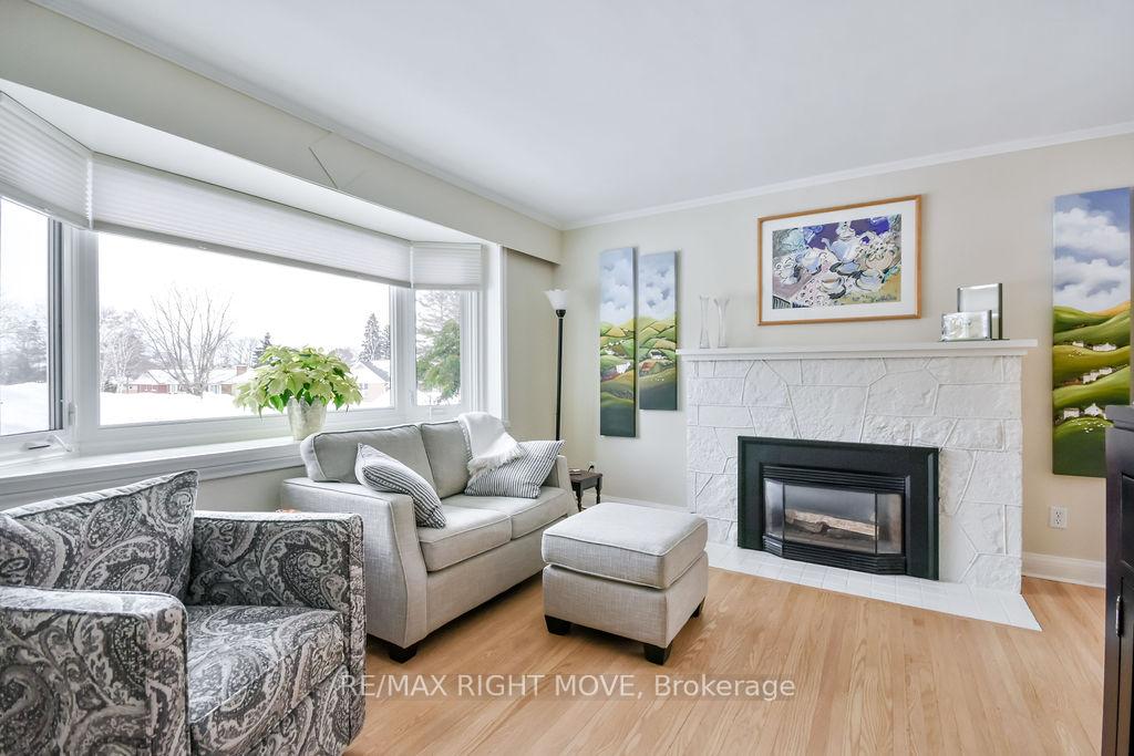 Photo 7 of 46 Dalton Crescent N, Orillia — HOMEH