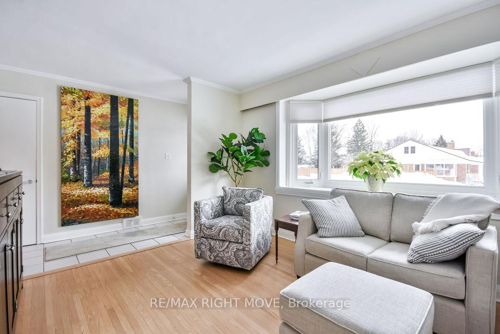 Photo 10 of 46 Dalton Crescent N, Orillia — HOMEH