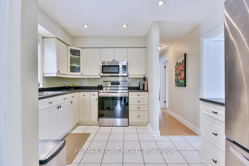 Photo 14 of 46 Dalton Crescent N, Orillia — HOMEH