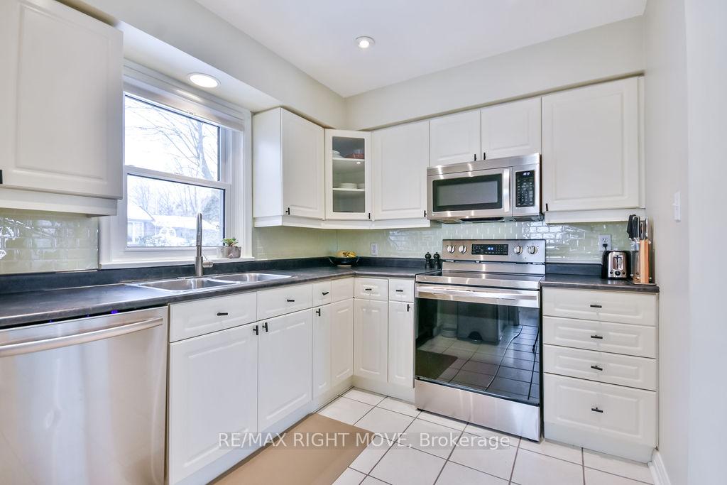 Photo 15 of 46 Dalton Crescent N, Orillia — HOMEH