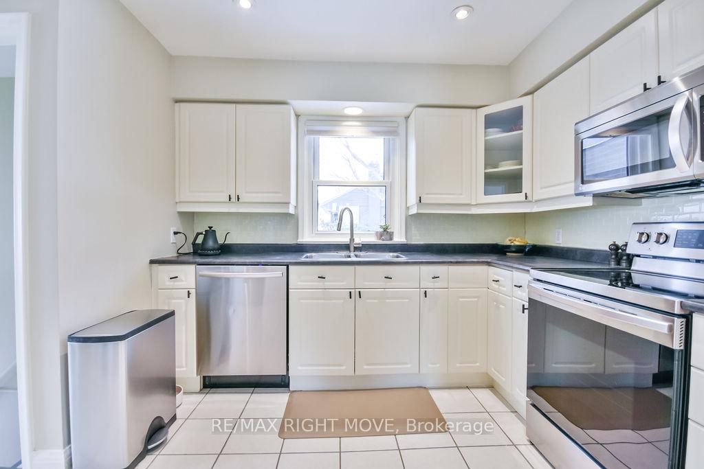 Photo 16 of 46 Dalton Crescent N, Orillia — HOMEH