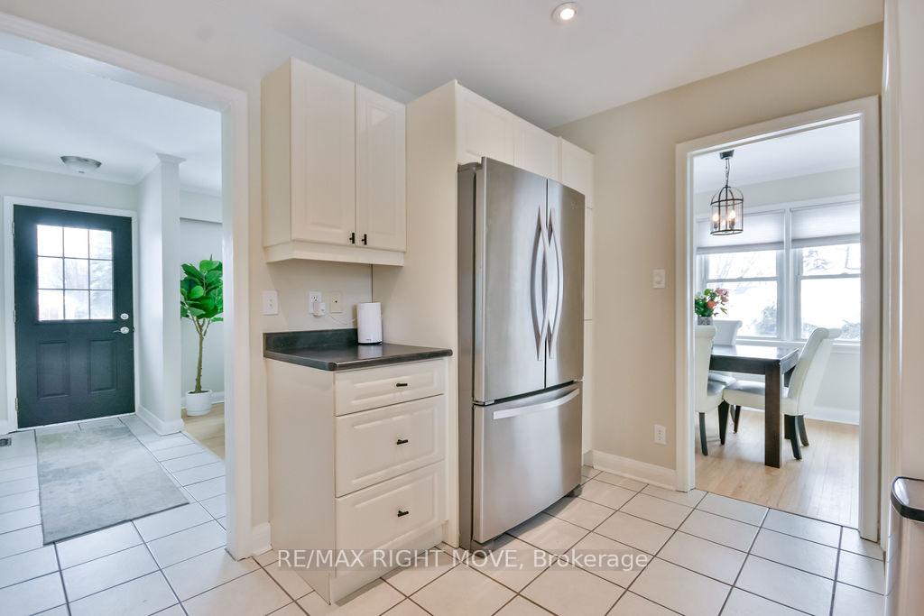 Photo 17 of 46 Dalton Crescent N, Orillia — HOMEH