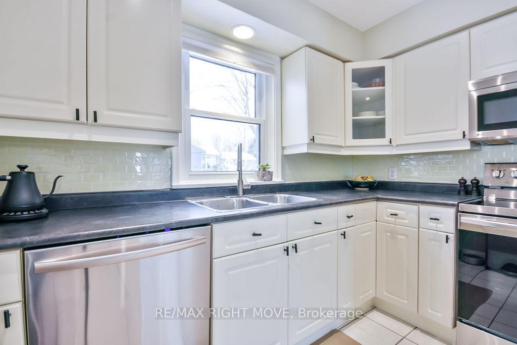Photo 19 of 46 Dalton Crescent N, Orillia — HOMEH