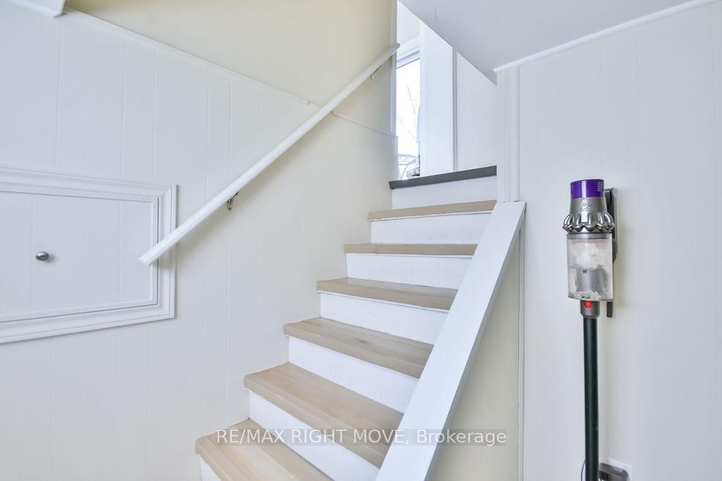 Photo 25 of 46 Dalton Crescent N, Orillia — HOMEH