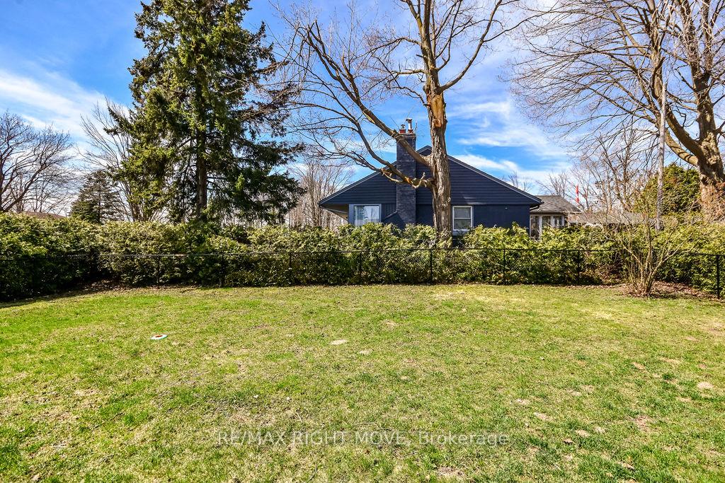 Photo 36 of 46 Dalton Crescent N, Orillia — HOMEH