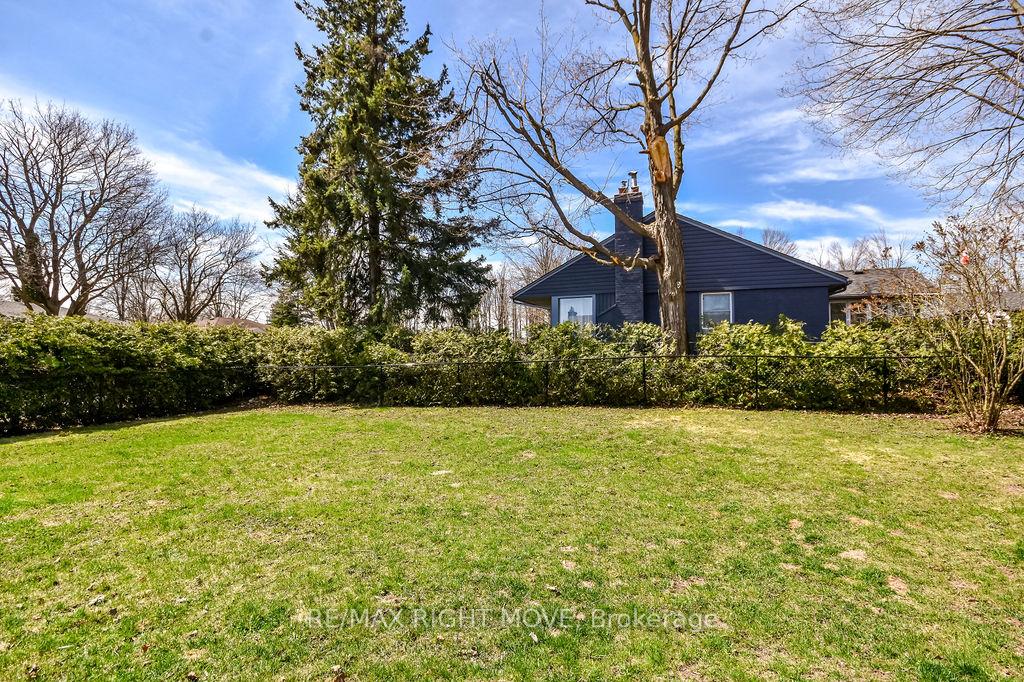Photo 38 of 46 Dalton Crescent N, Orillia — HOMEH