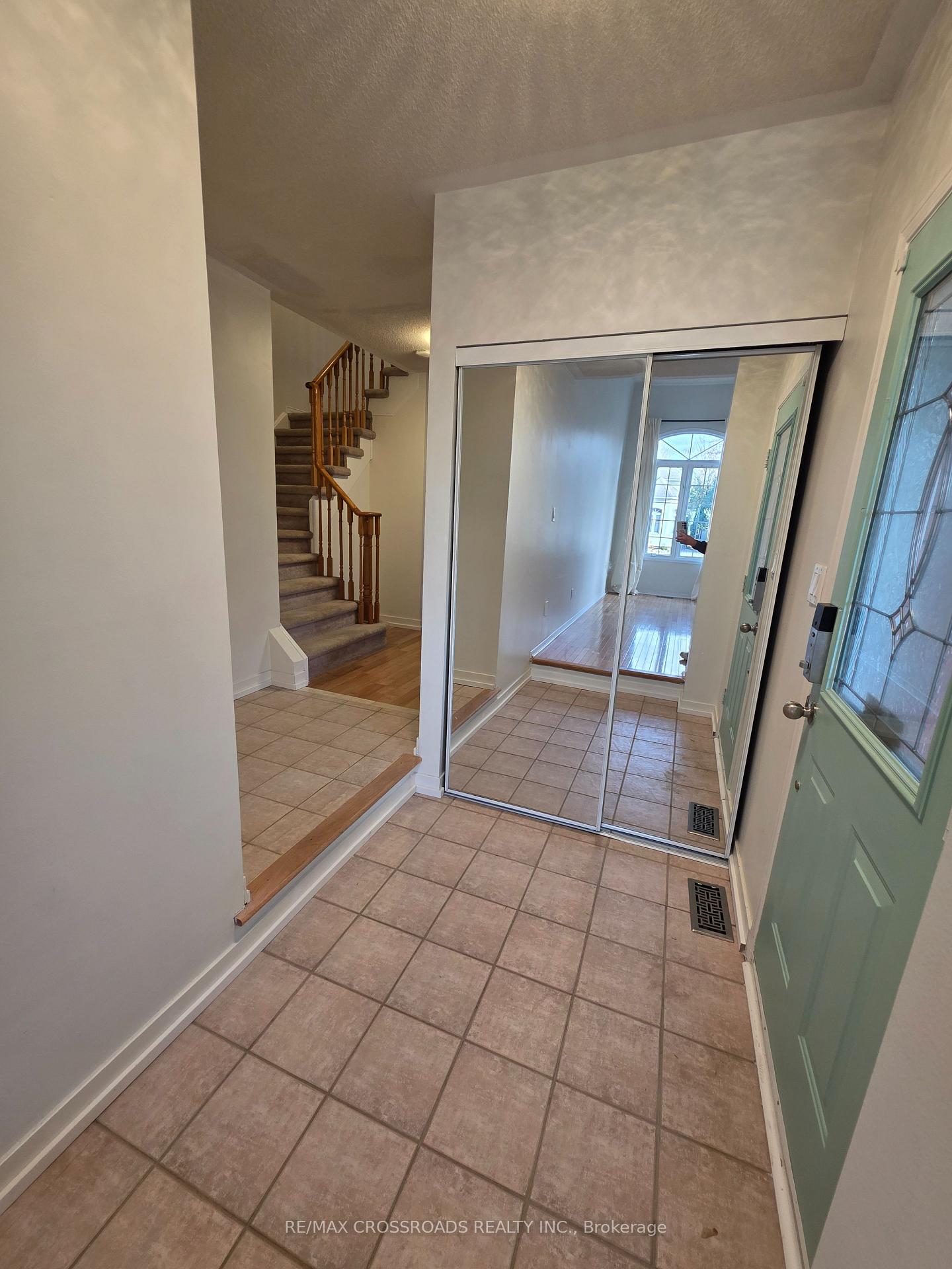 Photo 5 of 1725 Woodgate Trail, Oshawa, Samac — HOMEH