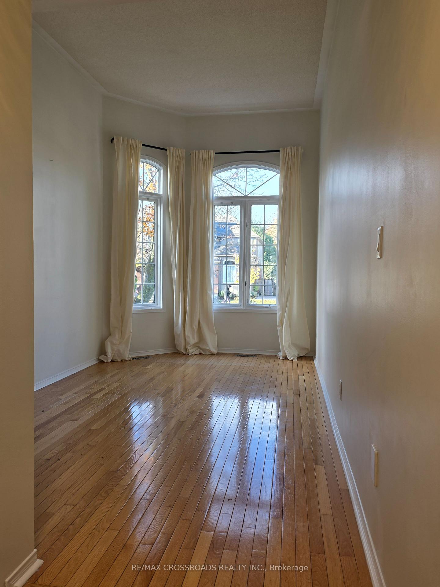 Photo 6 of 1725 Woodgate Trail, Oshawa, Samac — HOMEH
