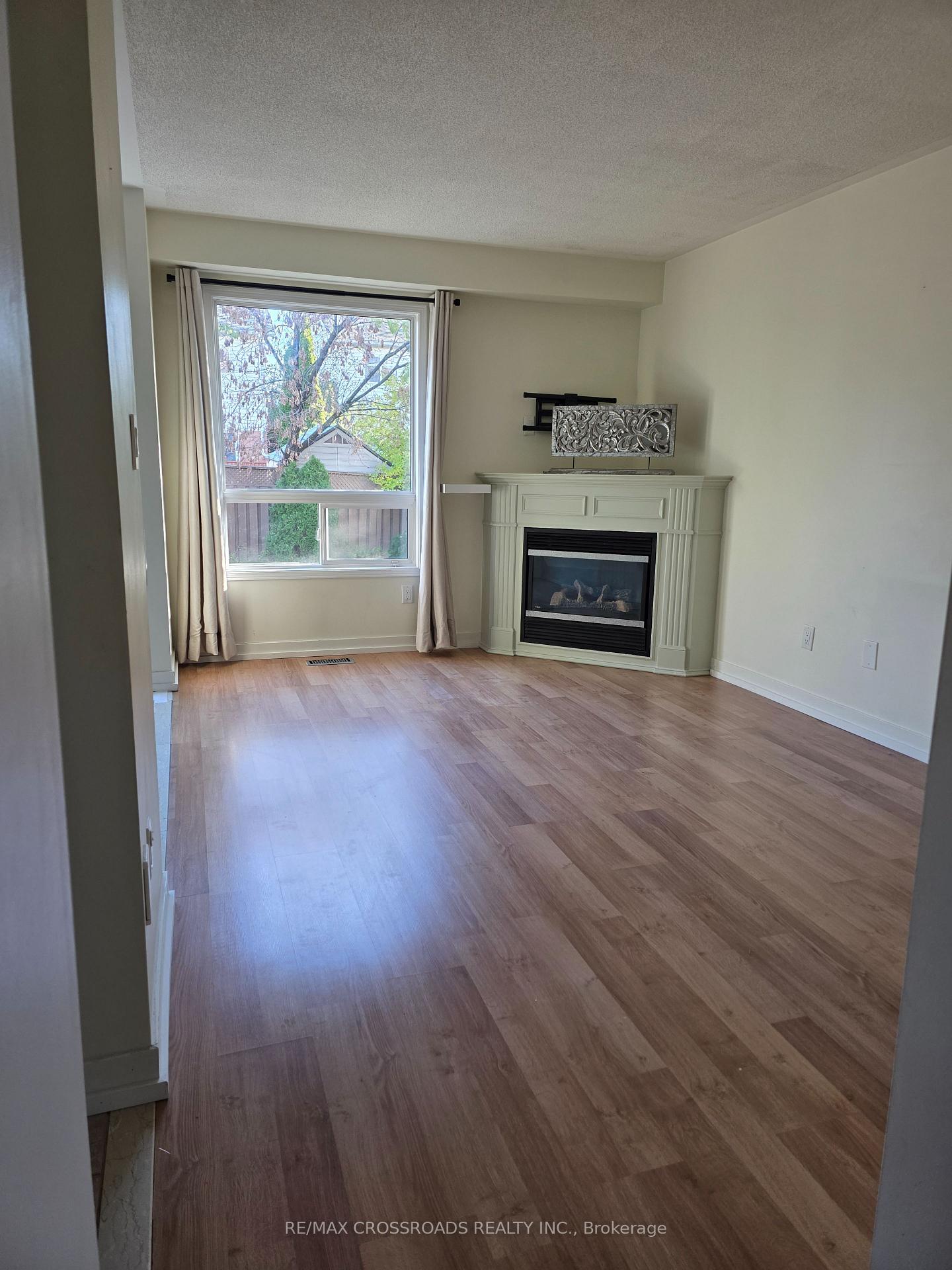 Photo 9 of 1725 Woodgate Trail, Oshawa, Samac — HOMEH
