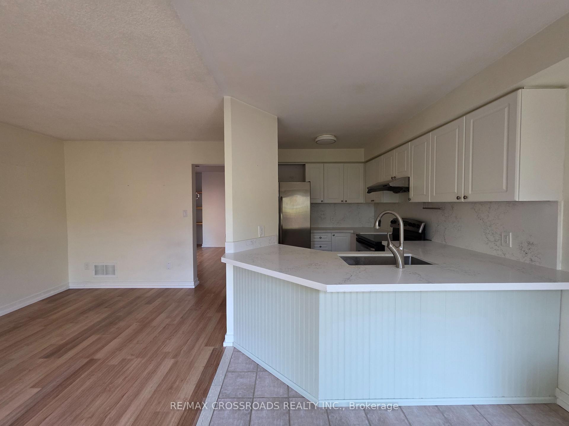 Photo 10 of 1725 Woodgate Trail, Oshawa, Samac — HOMEH