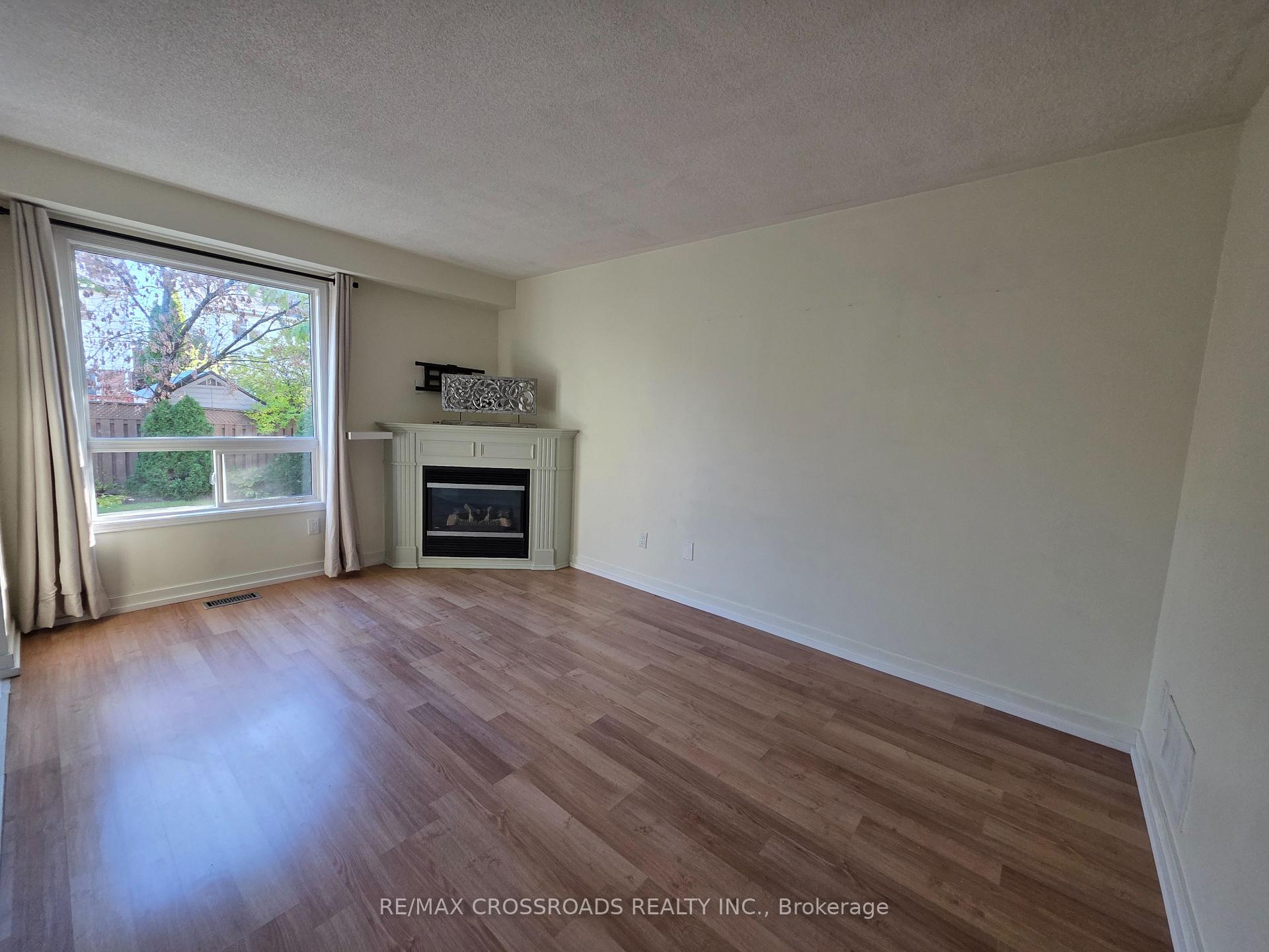 Photo 15 of 1725 Woodgate Trail, Oshawa, Samac — HOMEH