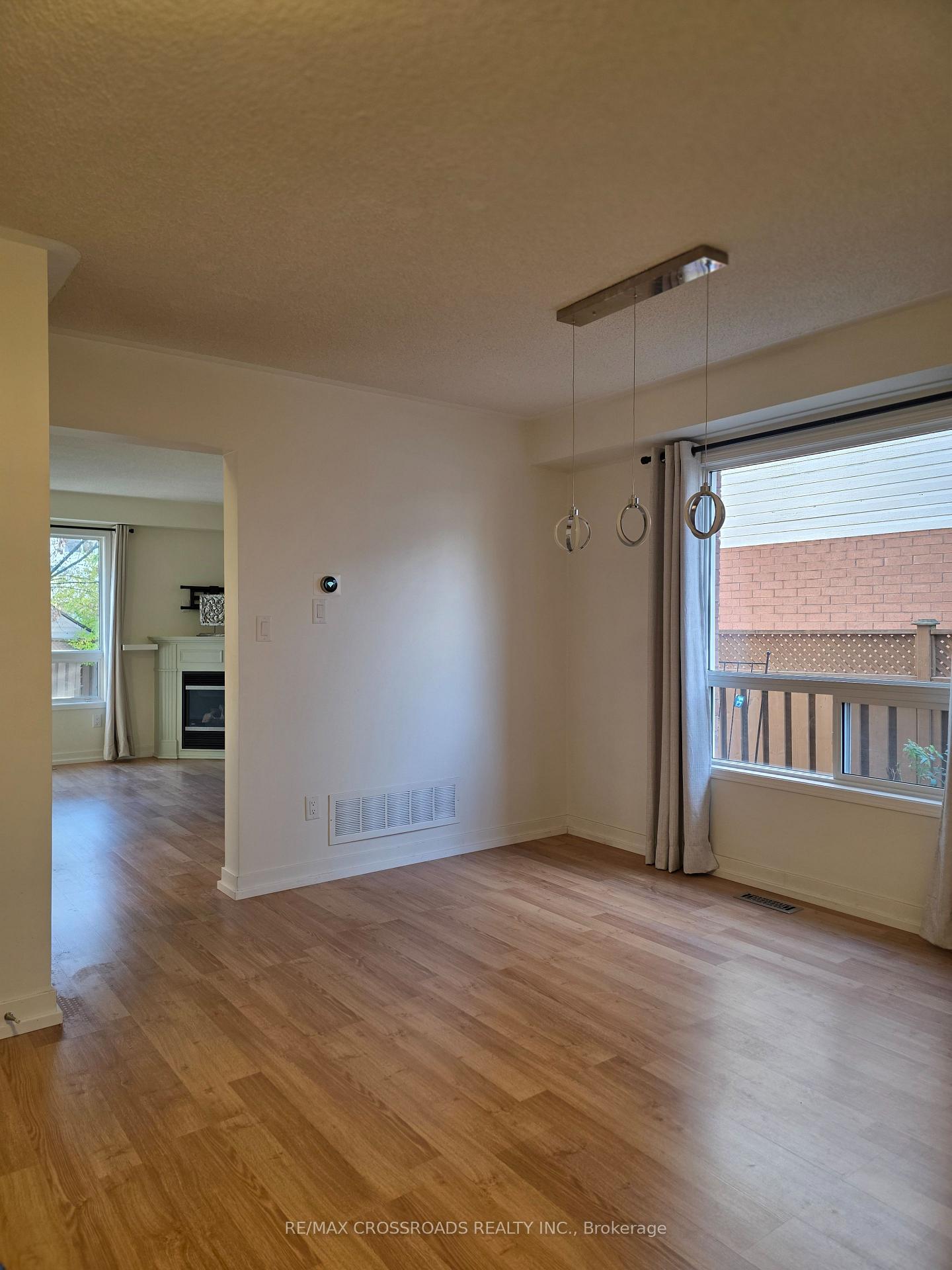 Photo 17 of 1725 Woodgate Trail, Oshawa, Samac — HOMEH