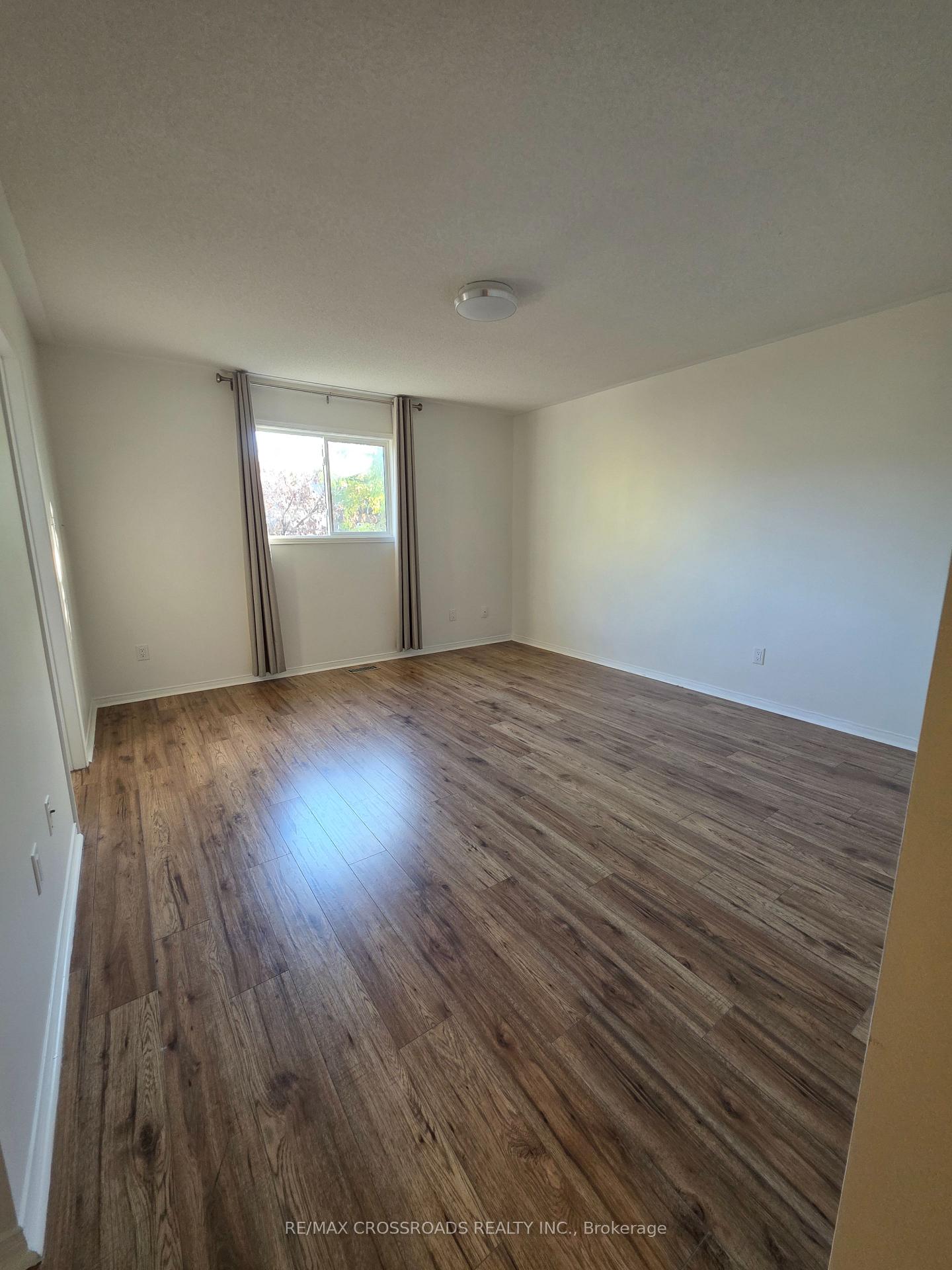 Photo 21 of 1725 Woodgate Trail, Oshawa, Samac — HOMEH