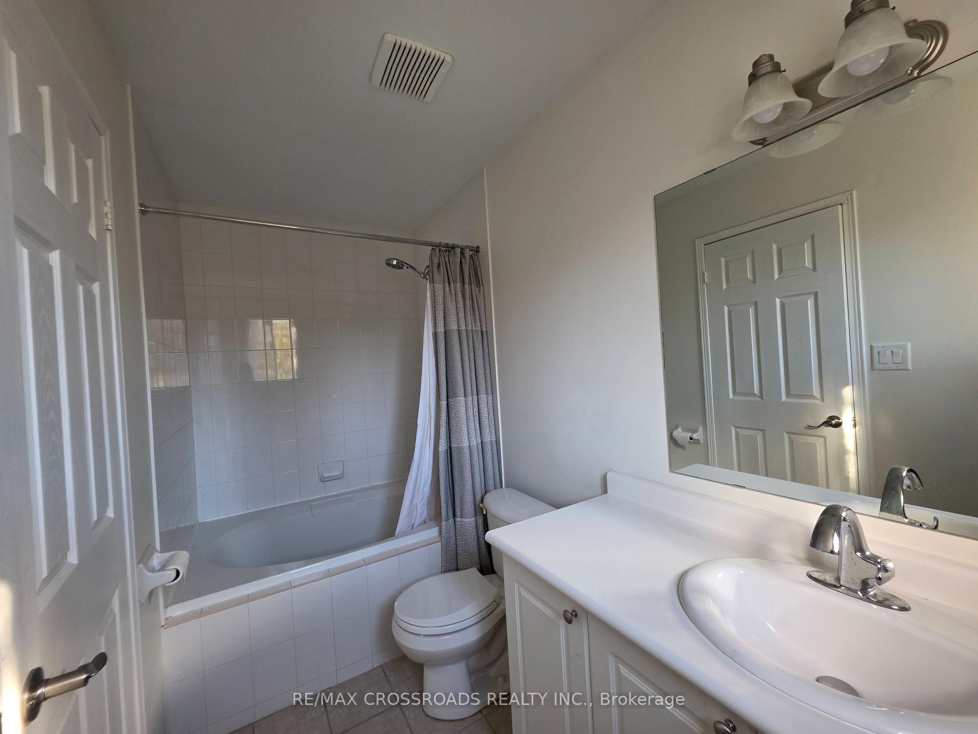 Photo 24 of 1725 Woodgate Trail, Oshawa, Samac — HOMEH