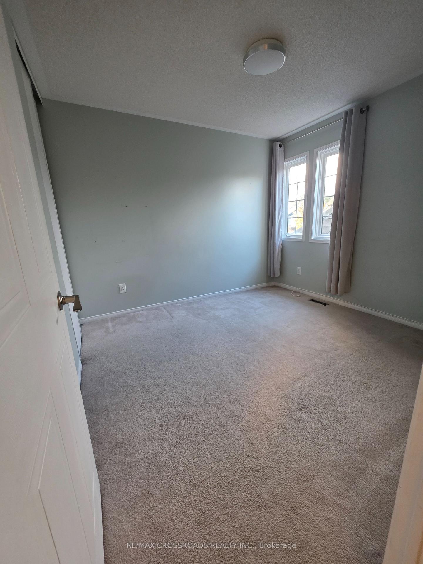 Photo 27 of 1725 Woodgate Trail, Oshawa, Samac — HOMEH