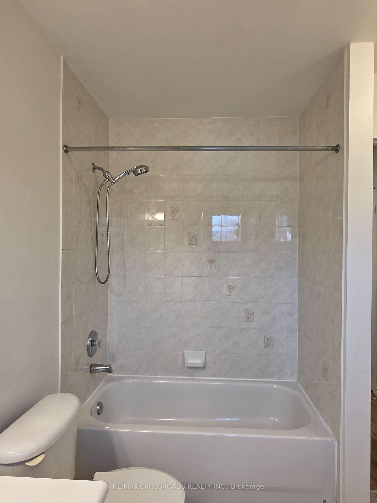 Photo 29 of 1725 Woodgate Trail, Oshawa, Samac — HOMEH