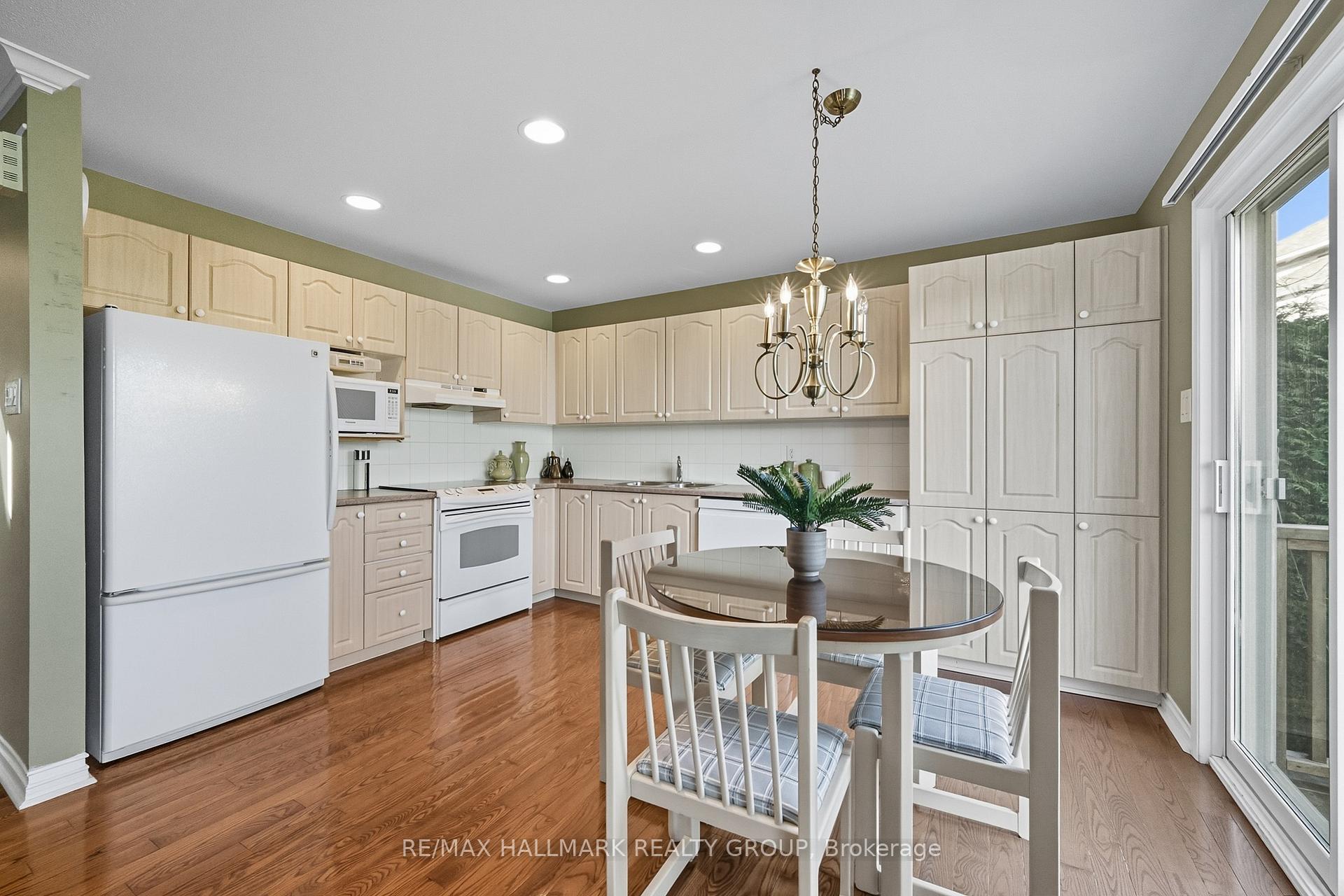 Photo 13 of 2357 Raintree Drive, Ottawa, Chapel Hill South - Orleans Village — HOMEH